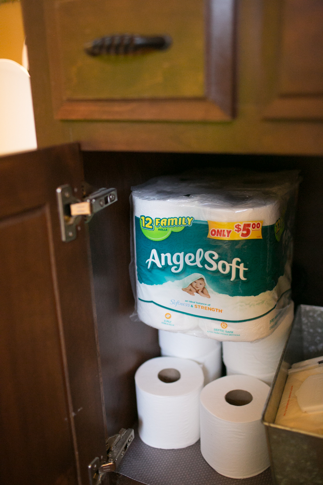 DIY Guest Bathroom Hand Towels with a Quote | Sengerson