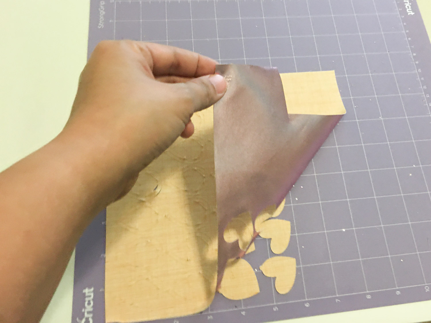 earrings-made-with-cricut-10-minute-simple-tutorial