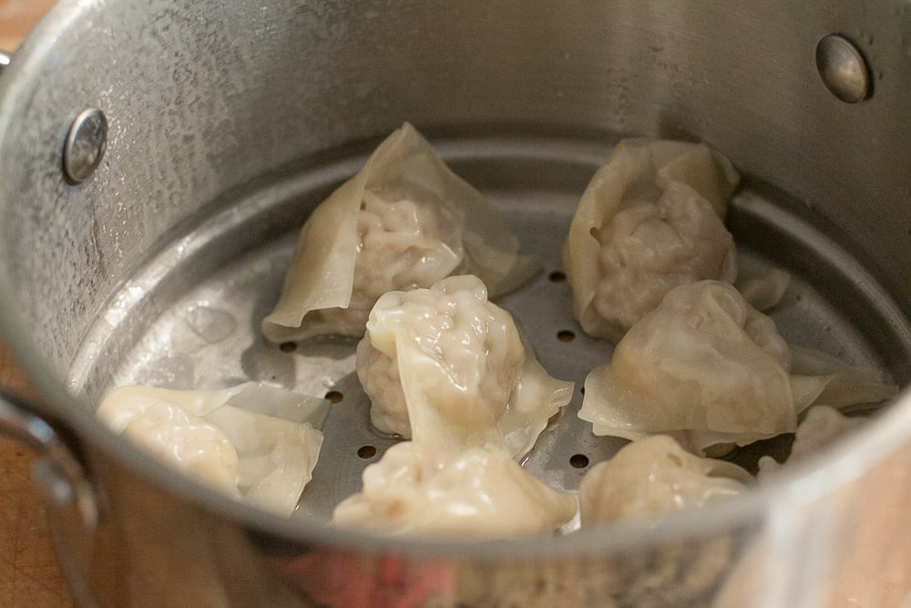 Simple wonton recipe with easy directions to follow from blogger at www.sengerson.com. how to make wonton soup | Easy Wonton Soup Recipe featured by top US food blogger, Sengerson