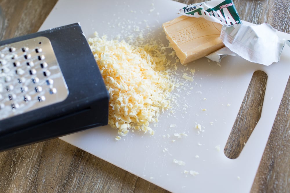 Easy DIY homemade powdered laundry detergent for sensitive skin.