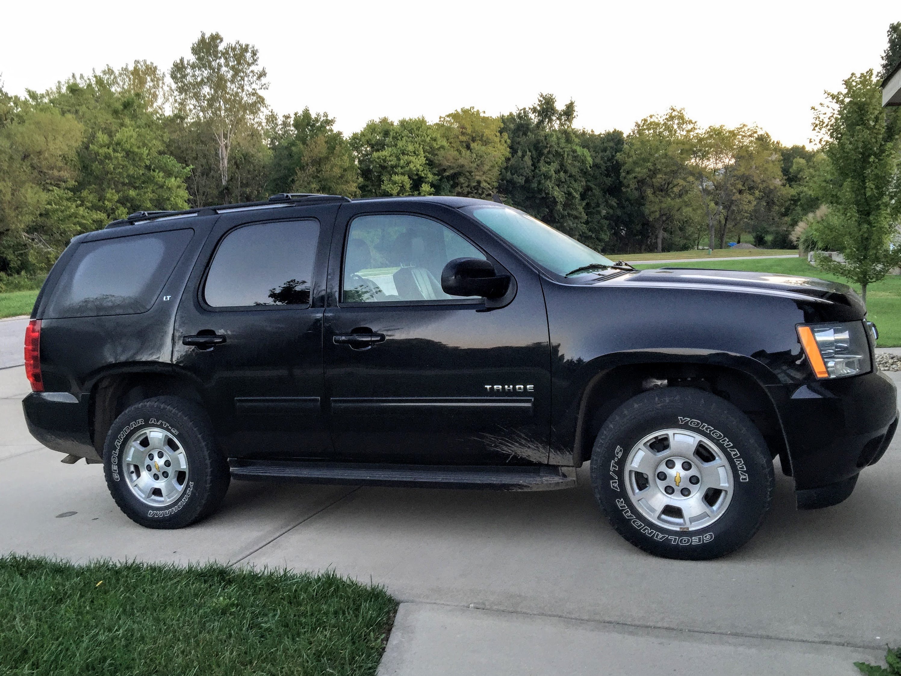 black minivan chrysler pacifica