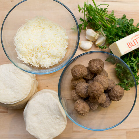 garlic-parmesean-biscuits-with-meatballs11-2