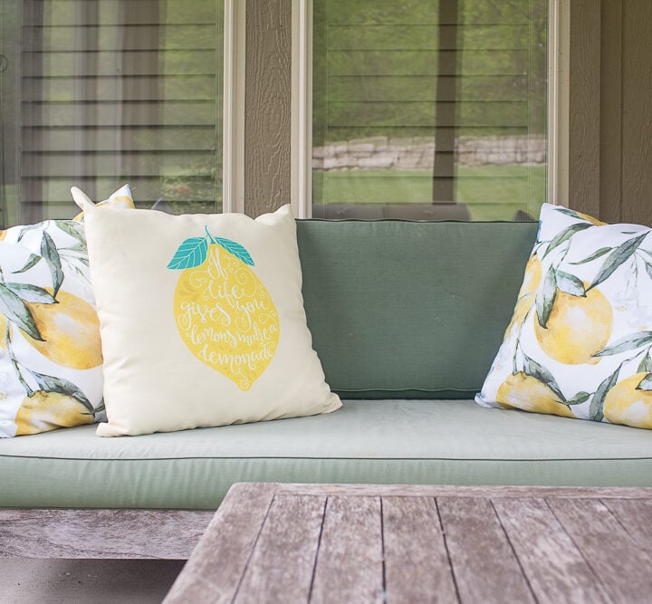 decorating with throw pillows summer