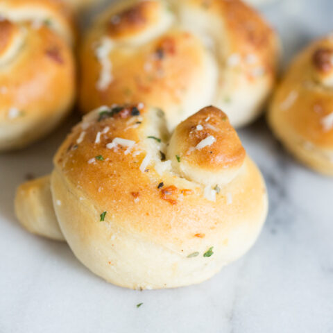 garlic-bread-knots