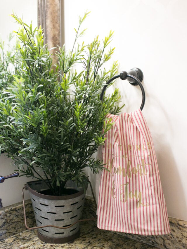 Create Unique Hand Towels for Your Guest Bathroom - DIY