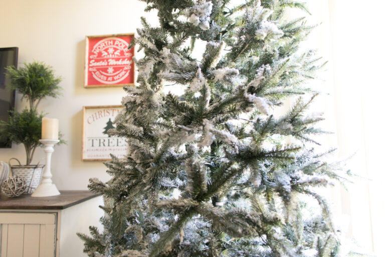 Ultimate Guide on How to Flock a Christmas Tree