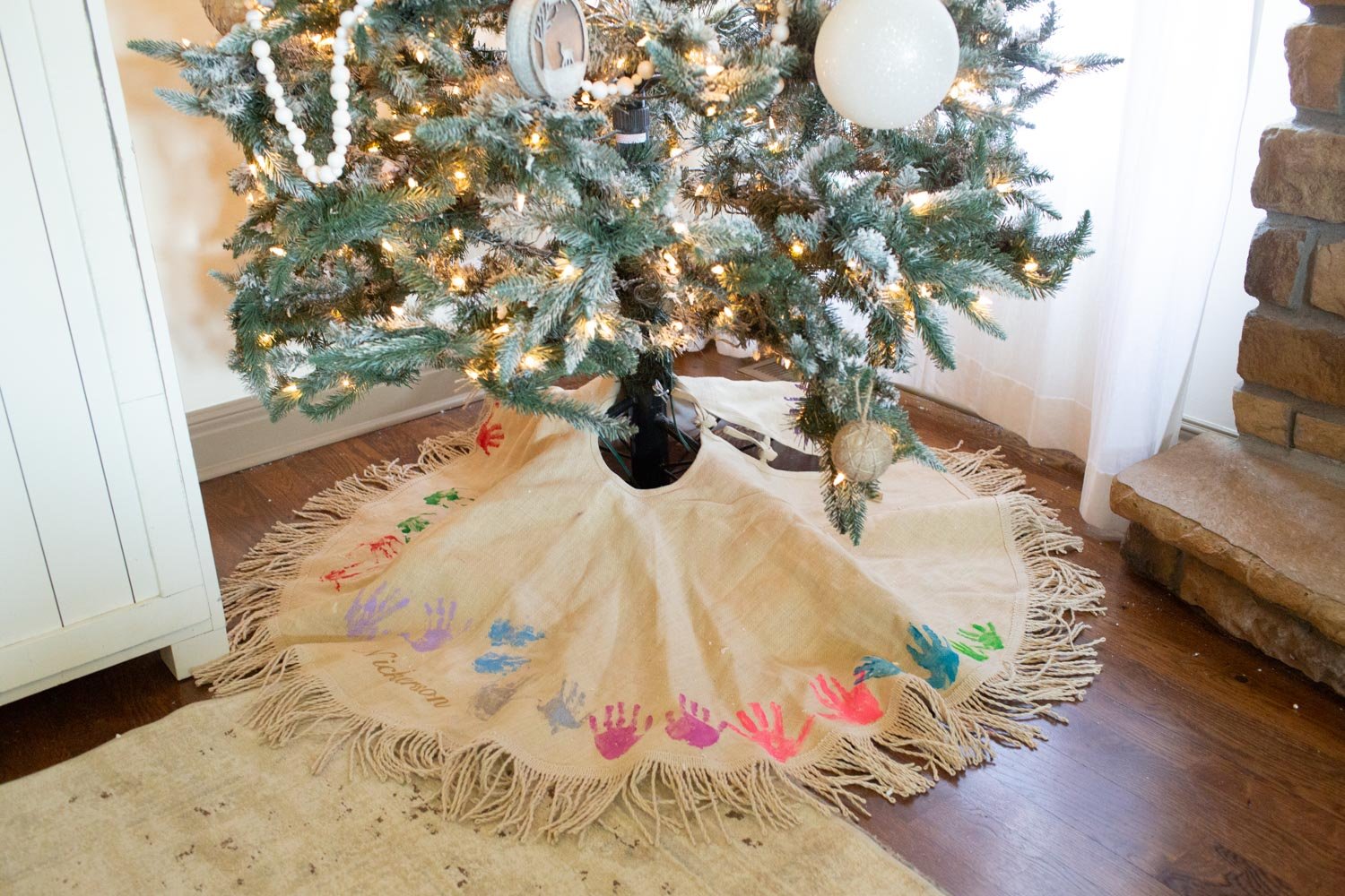How to Make a Christmas Tree Skirt with Handprints | Family Keepsake, image size:1500x1000