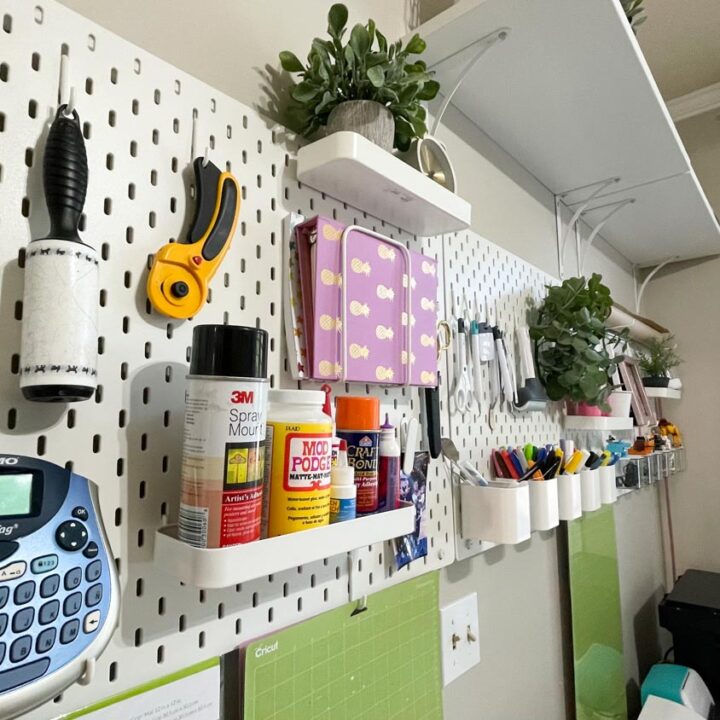 strøm ugentlig Hest The Ultimate Guide to IKEA Pegboard System - the Skadis Wall Organizer