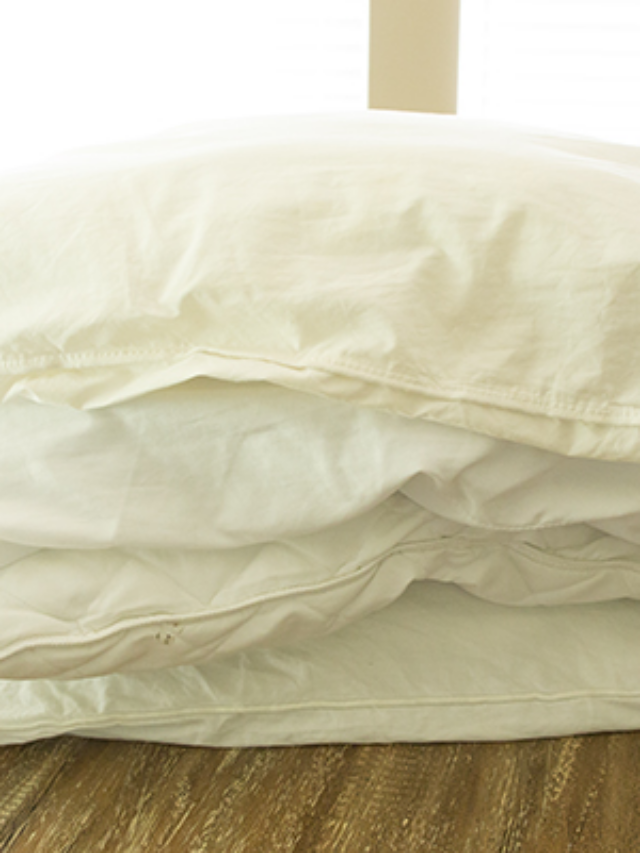 Whiten Yellowed Pillows Tutorial Home DIY, Design, and Organization