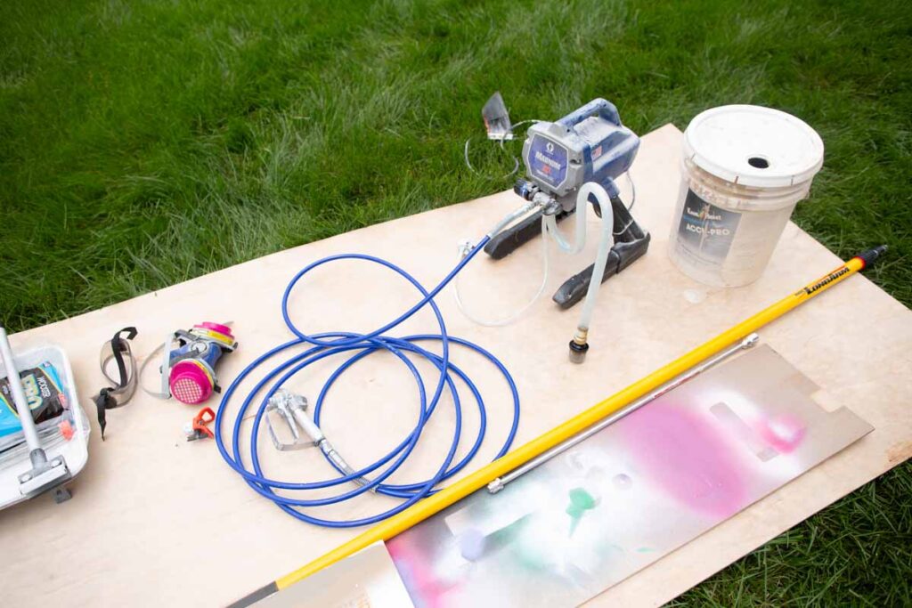 spray gun with spray painter